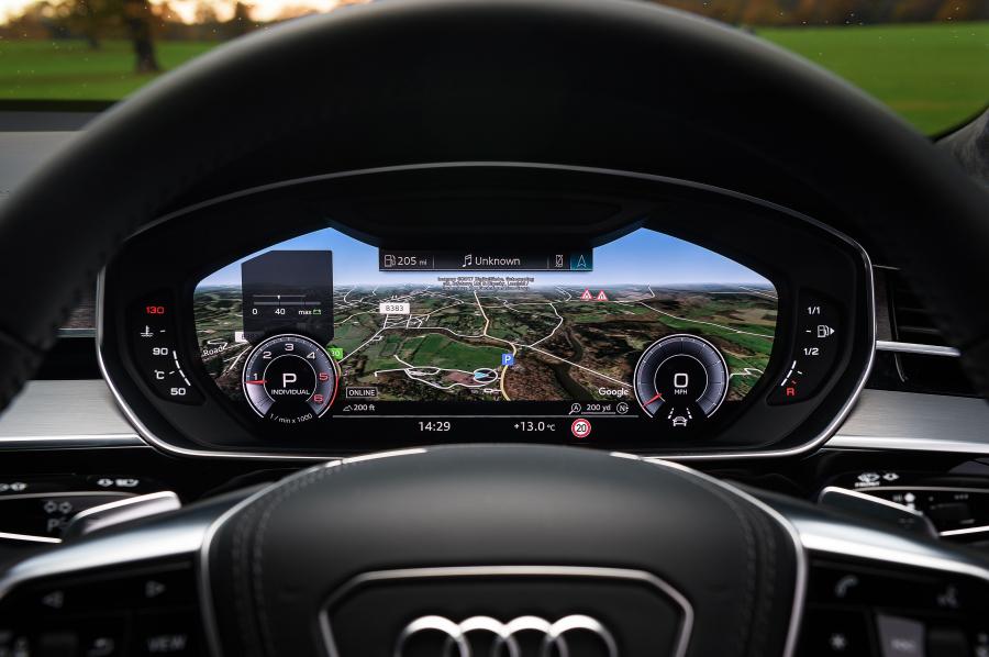Панель приборов Audi A8 L 50 TDI Quattro (D5) 2017 года  (UK) (фото 30 из 40)